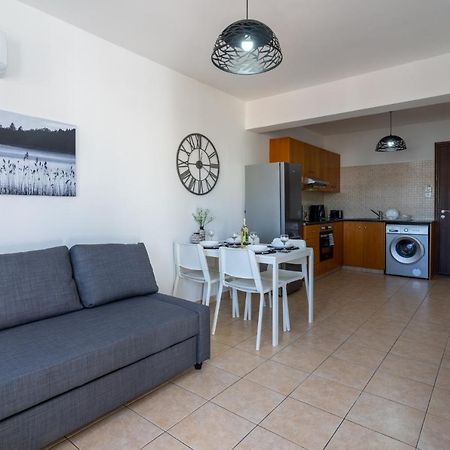 Polyn 1- Bedroom Apartment In Larnaca Eksteriør billede