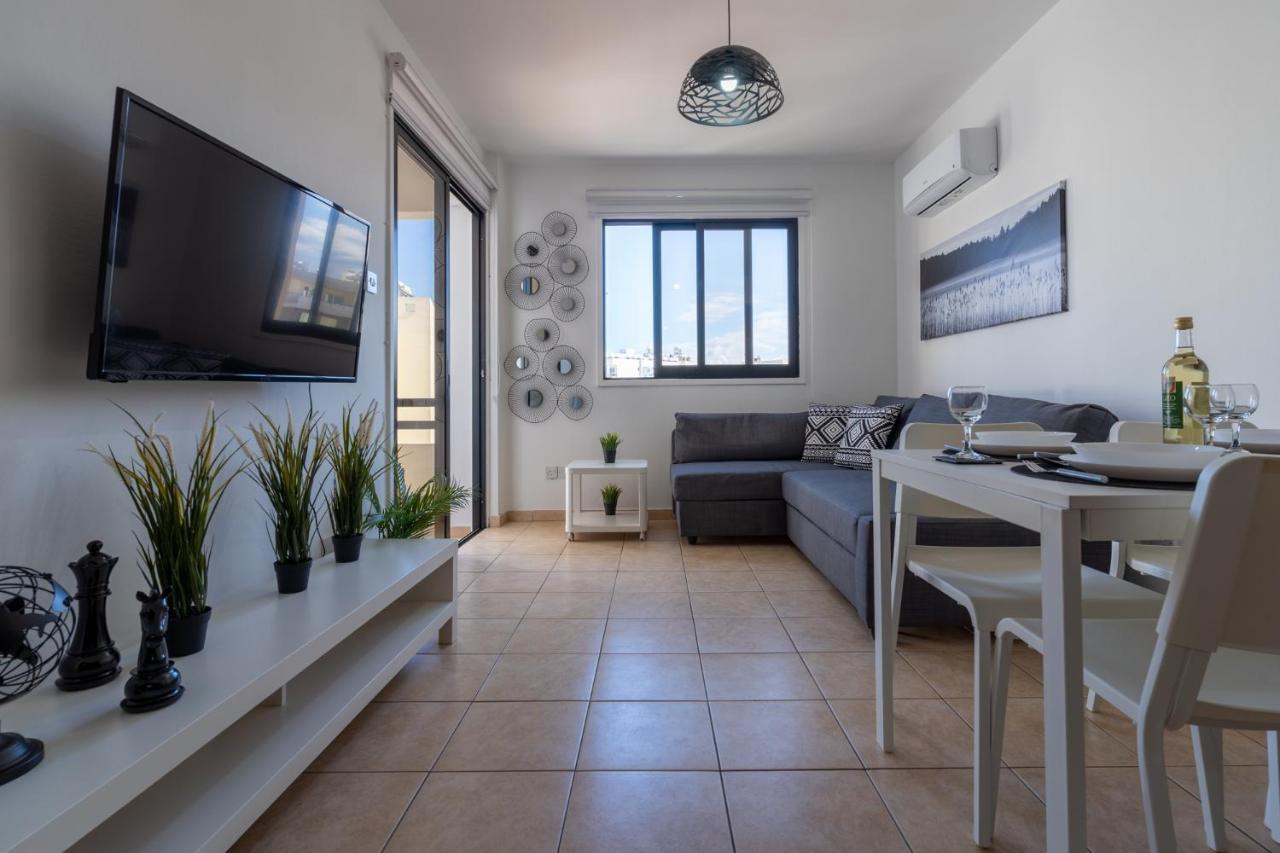 Polyn 1- Bedroom Apartment In Larnaca Eksteriør billede
