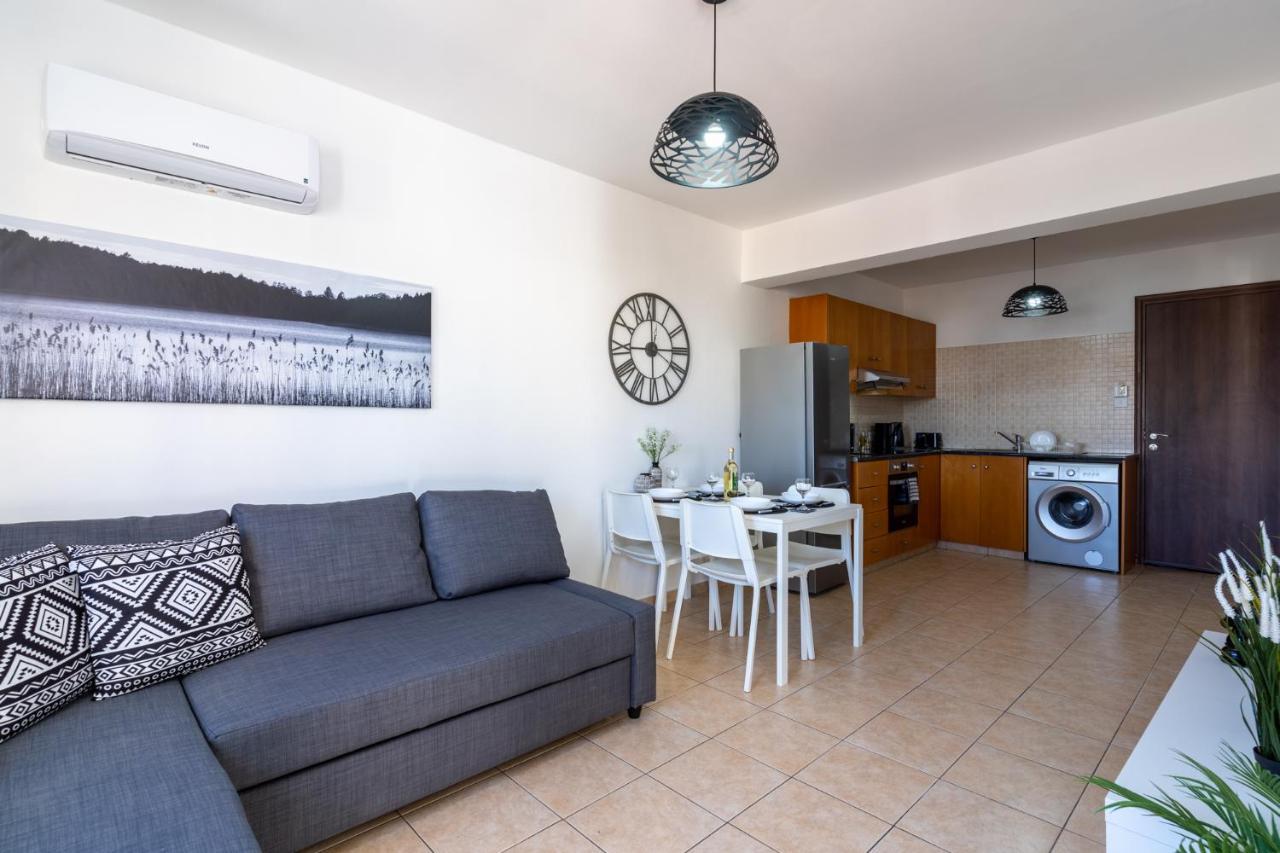Polyn 1- Bedroom Apartment In Larnaca Eksteriør billede