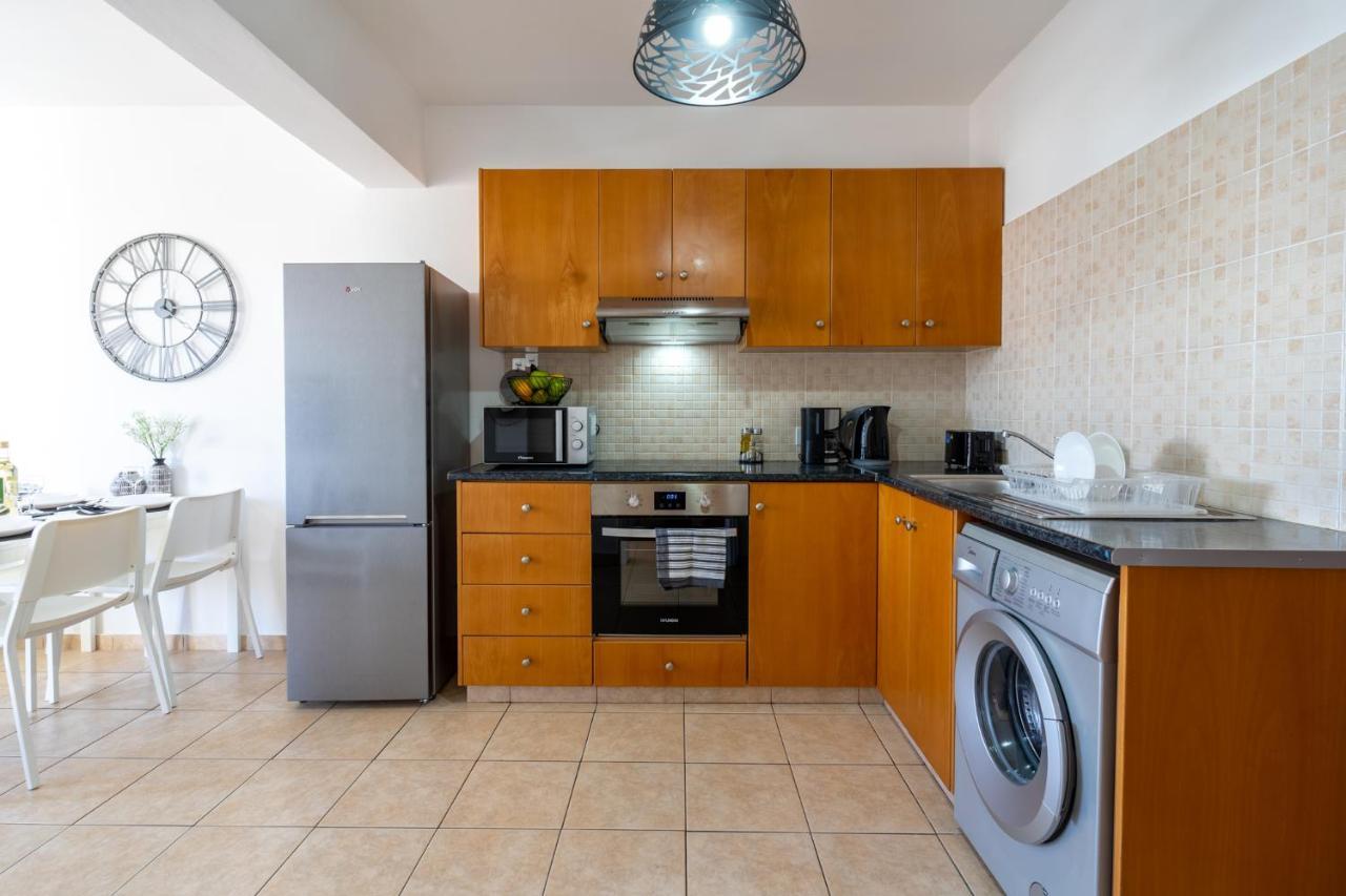 Polyn 1- Bedroom Apartment In Larnaca Eksteriør billede