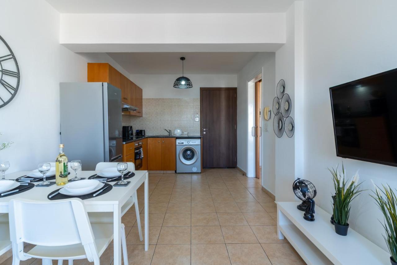Polyn 1- Bedroom Apartment In Larnaca Eksteriør billede