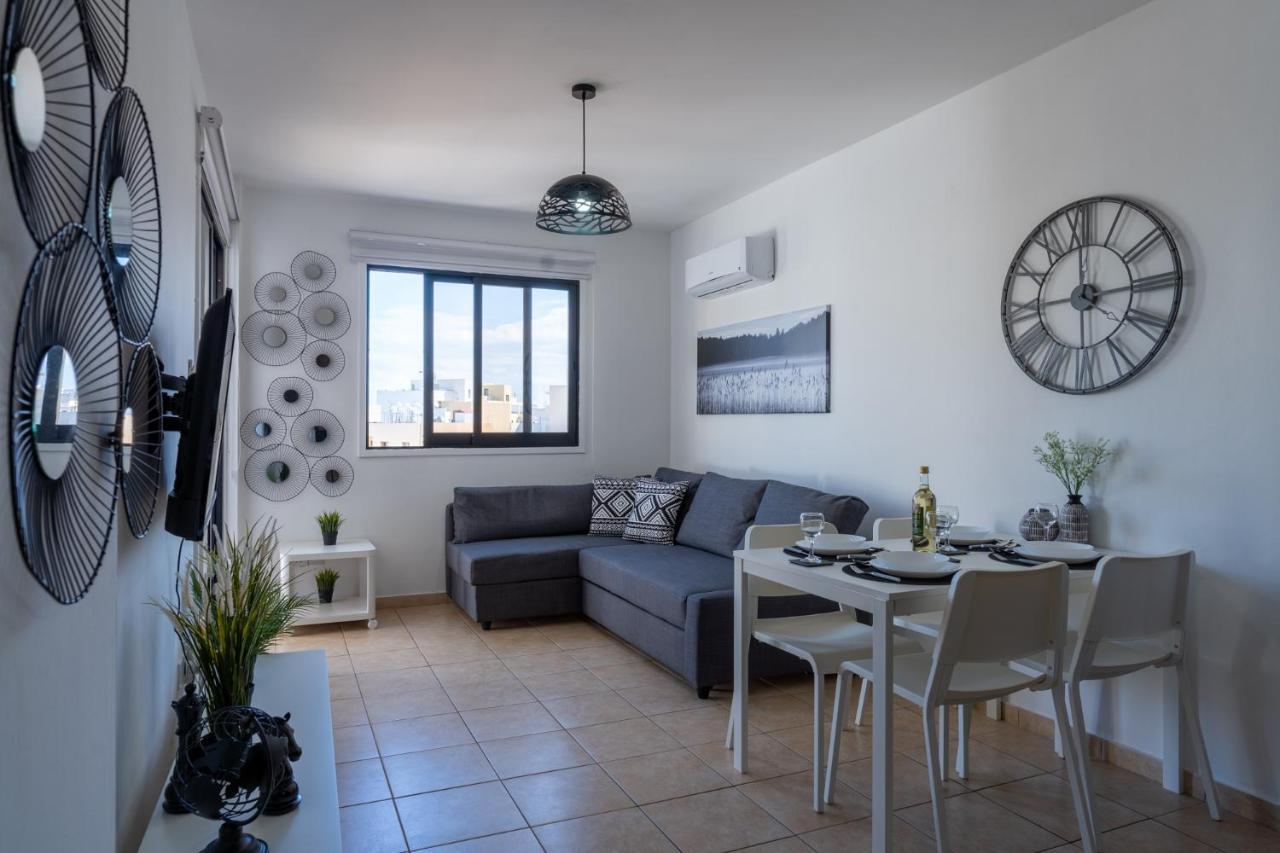 Polyn 1- Bedroom Apartment In Larnaca Eksteriør billede